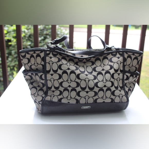 Coach signature logo Carrie tote bag - Picture 1 of 16